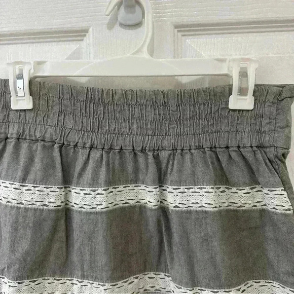 Banana Republic Grey Pull On Mini Skirt with White Lace Stripes Pockets Size 2 - Picture 7 of 8